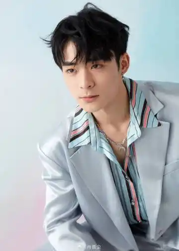 听说肖慕尘很优秀