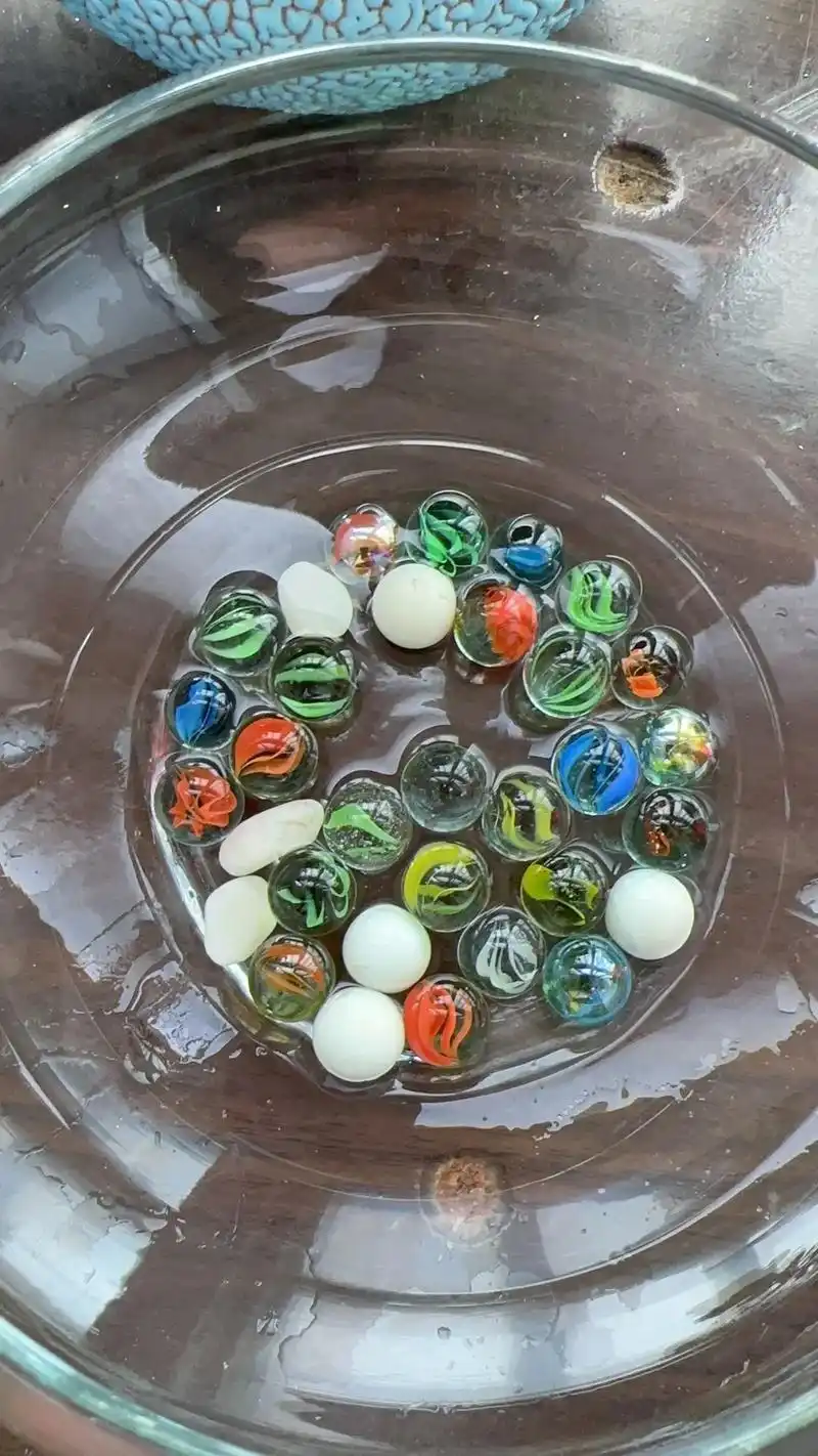 鱼缸里的玻璃弹珠藏着满满都童年回忆 - 抖音