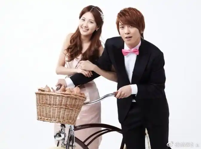 徐贤郑容和"红薯夫妇"登热搜榜首,疑似恋情曝光,可信度不高