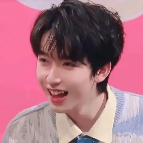 投 贺峻霖是我见过笑起来最好看最让人心软软的!