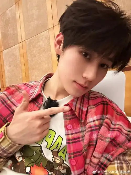 歪头45度是俺们帅哥#张真源#的态度9704990499  老公请多发