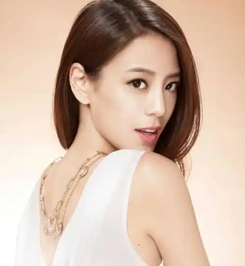 j女郎江语晨:凭奶茶广告走红,资源曾很好,为照顾混血子女退圈_周杰伦