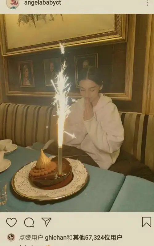 baby巴黎提前庆生30岁依旧少女感十足低头许愿表情虔诚