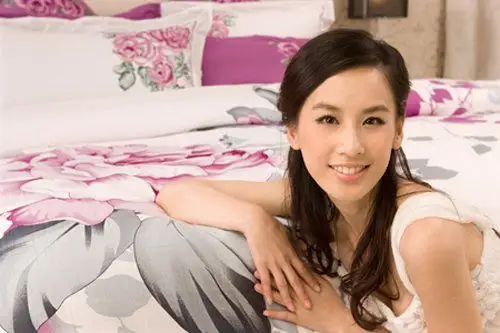 黄圣依婉雅代言居梦莱家纺