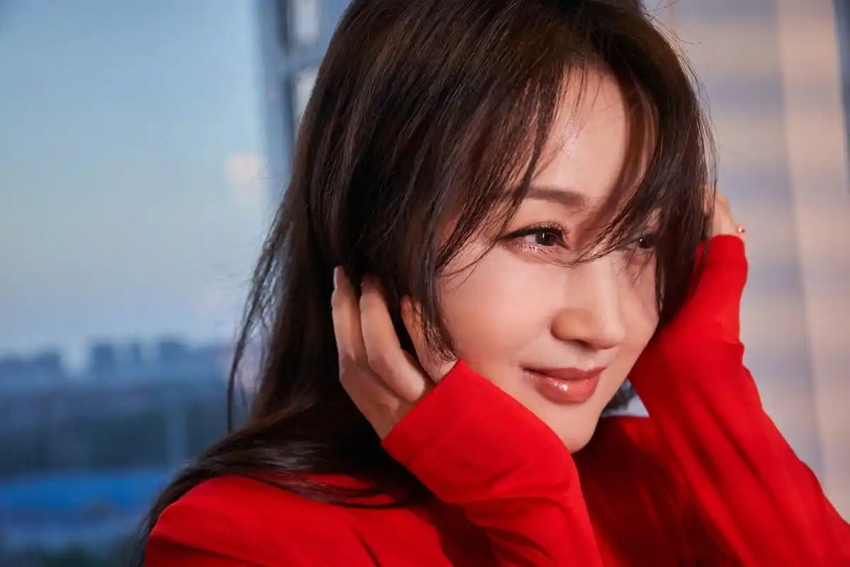 杨钰莹红裙壁纸图集