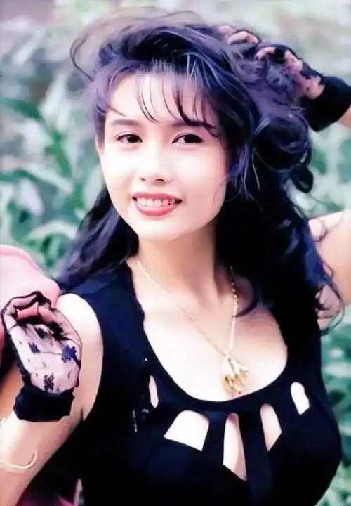 邱淑贞年轻的时候真美穿的裙子款式独特太有女人味