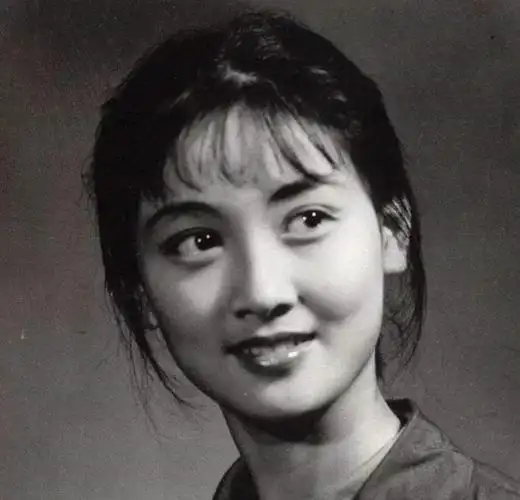 张国立前妻罗秀春现任老婆邓婕为什么没有生子