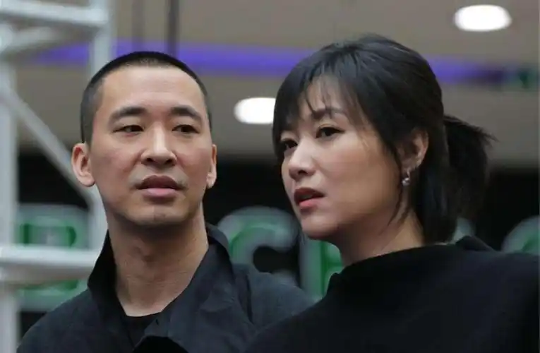 回顾"小魔女"徐静蕾:19岁起男友没断过,今未婚,父亲你后悔吗