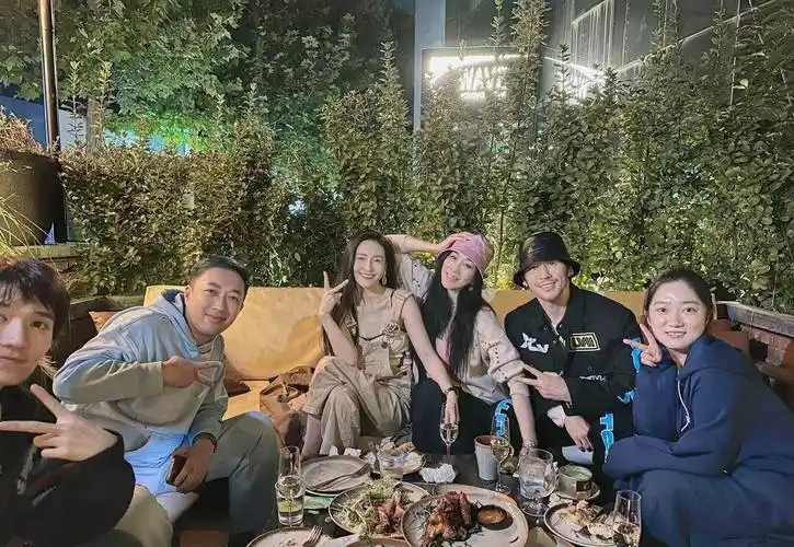 其中孙晶晶出席,孙晶晶算不上太大名气的演员,但老公非常有钱,又非常