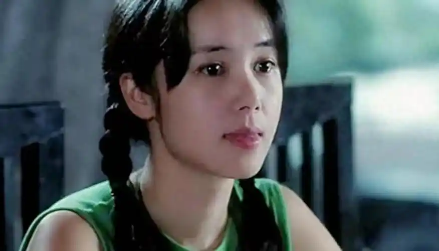 蒋雯丽出道以来,出演过《悬崖百合》《牵手》《女帅男兵》《立春》