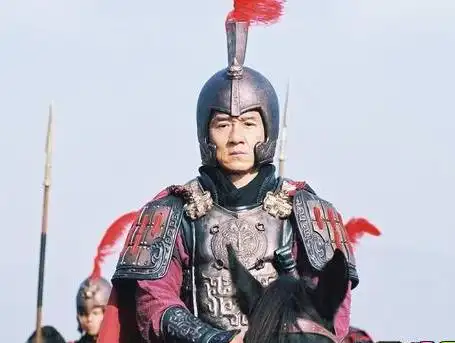 电影《神话》中成龙所穿将军盔甲拍出120万元