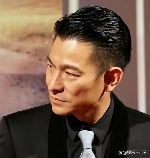 刘德华红了40年后,汤镇业一句"我很可怜他",道出了天王的心酸