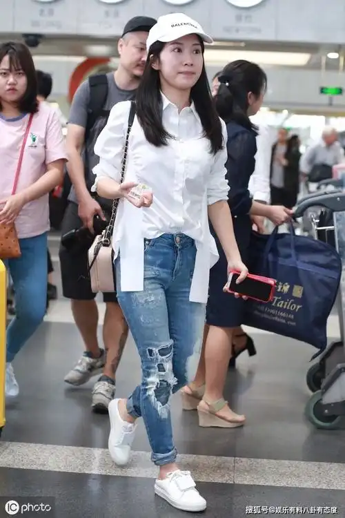 原创蜗居李念近照曝光皮肤白里透红让人想多看两眼