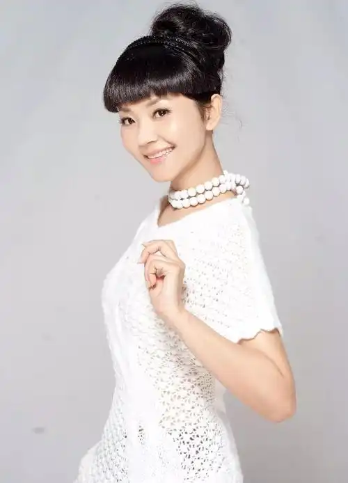 优势艺人方琼代言费报价