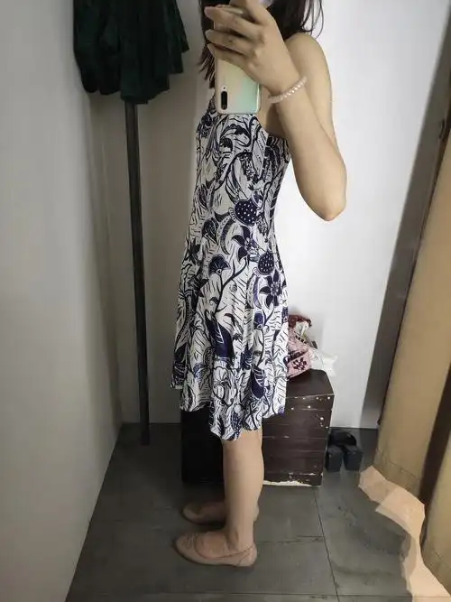 ur裙帮看 求问如何对镜全身自拍