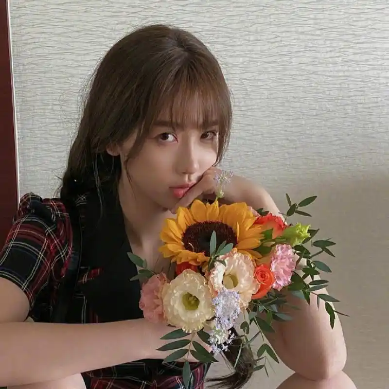 虞书欣头像 内娱女明星头像第1⃣️弹