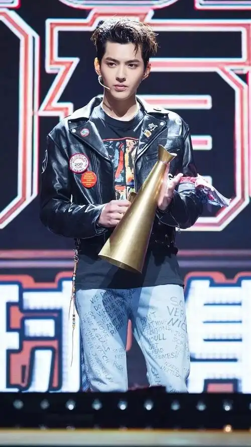 吴亦凡:从顶流到弃子