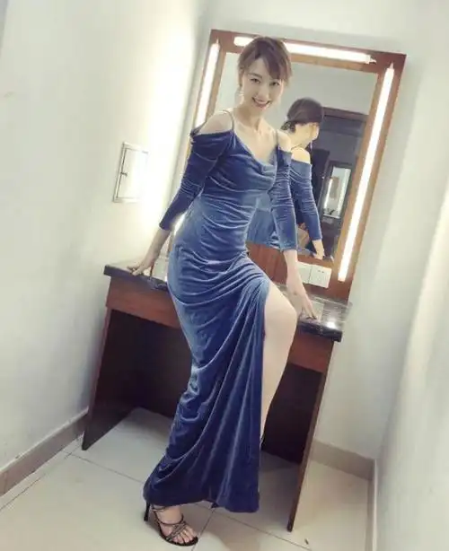 央视主持人王冠:与曹可凡传绯闻,被母亲催婚,39岁未婚也很幸福