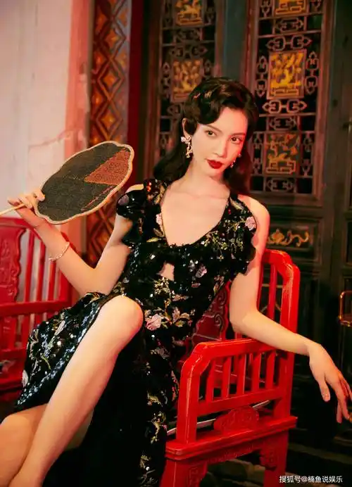 金晨气场好迷人!穿吊带裙尽显国风韵味,微卷发型自带复古气质_身材