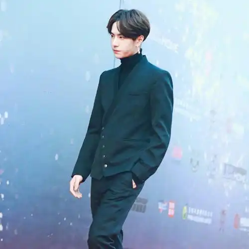 王一博同款秋冬斜开襟多纽扣宴会演出舞台主持网红发型师西服9059