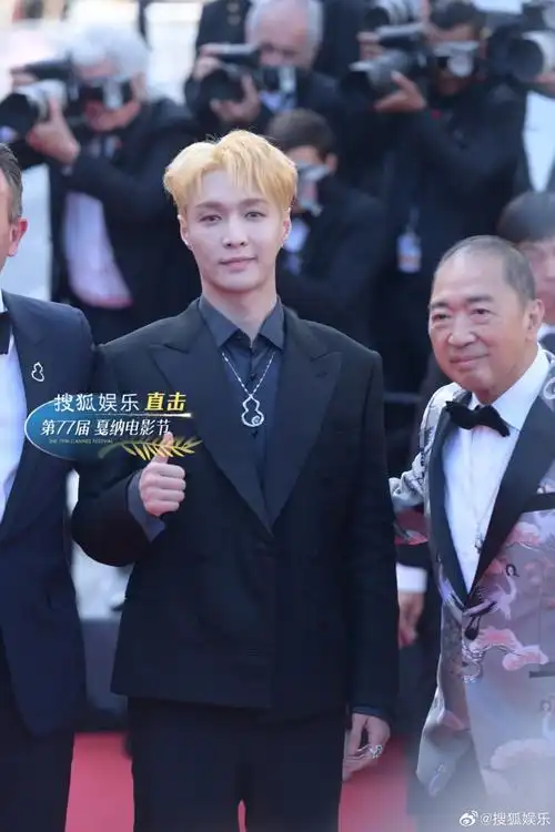 红毯    星光熠熠的戛纳,张艺兴以麒麟全球品牌代言人的身份惊艳