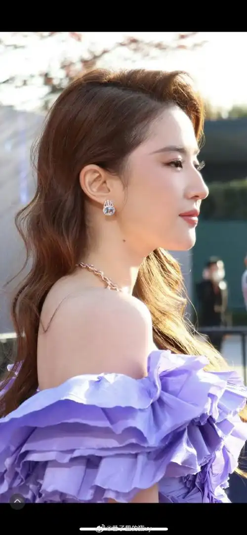 刘亦菲紫色花神