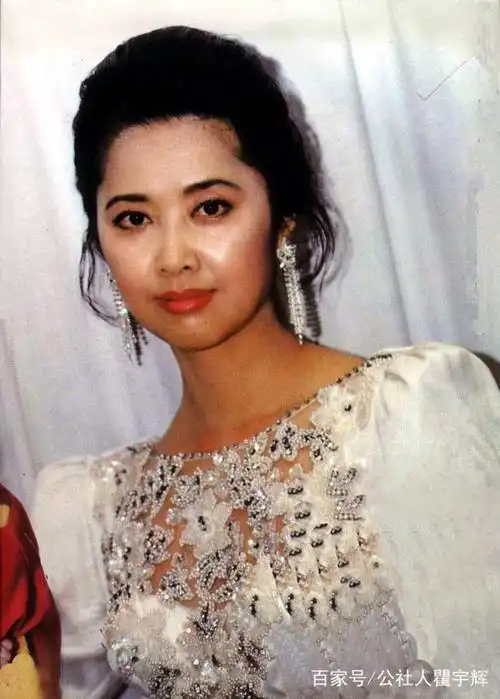 气质优雅,昔日女神,恰如淡雅的秋菊,朱琳12张老照片欣赏