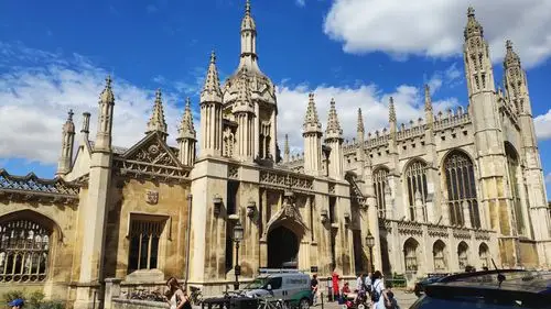 剑桥大学的大门就这么气派