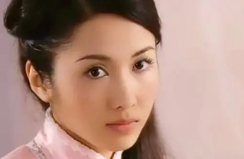 18岁时的黎姿照片黎姿罕见分享18岁旧照感慨时间