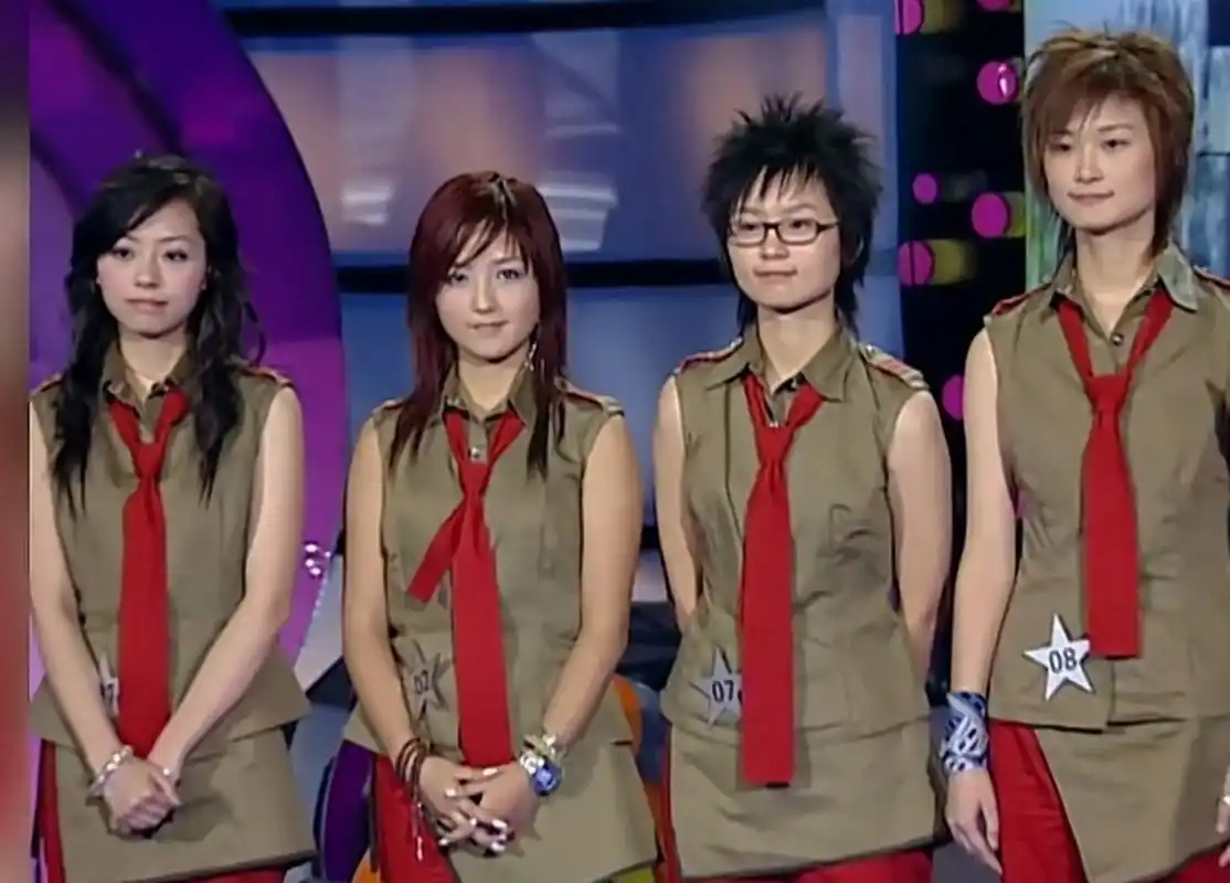 05届超级女声你最喜欢哪一位?李宇春何洁当时关系很好啊哭的那么伤心