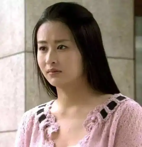 话说颖儿那忽胖忽瘦的身材也是娱乐圈的未解之谜.