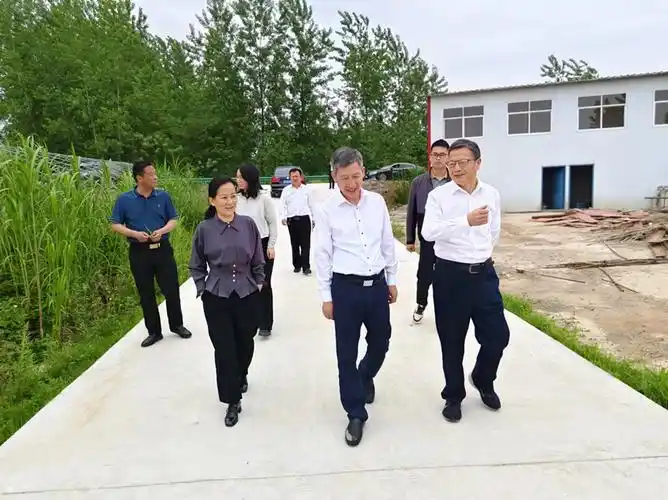 鄂州市史志研究中心主任王涛一行调研乡村振兴帮扶工作