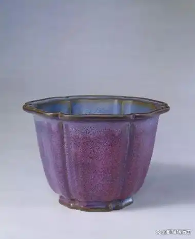 1 藏品名称:明初钧窑天青釉花盆