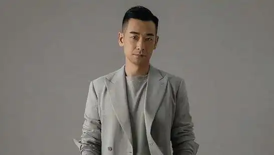 其实赵文卓长头发做发型也很帅的.