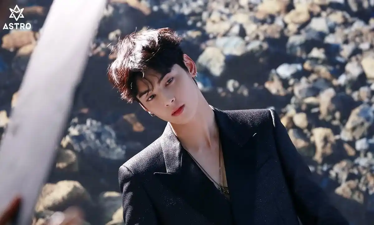 牛奶皮肤车银优,帅气逼人