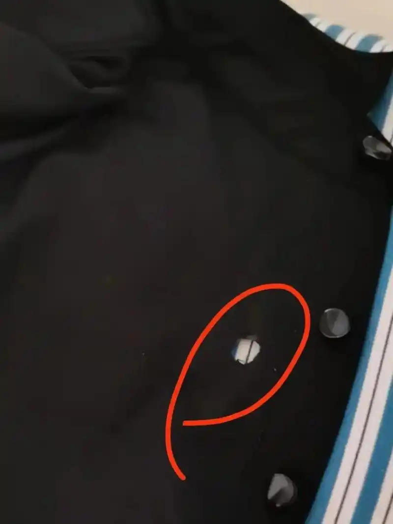 男士t恤破洞,给顾客绣了一个小鹿头#手推绣 #修补衣服 #绣 - 抖音