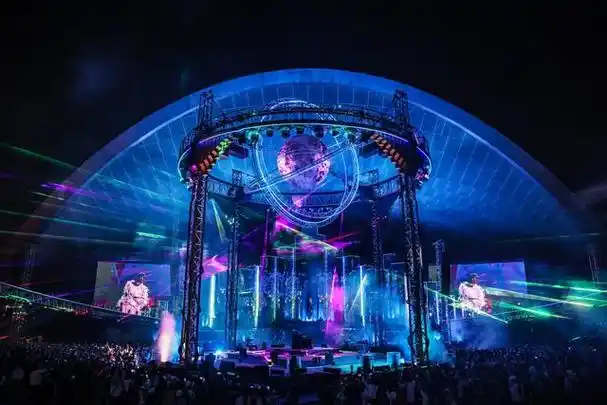 华晨宇火星演唱会开创式舞美,官媒连连称赞"彰显文化自信"