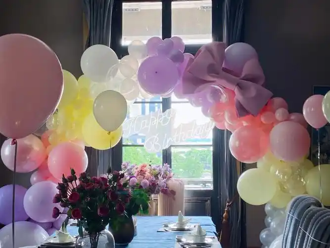 西餐厅生日布置