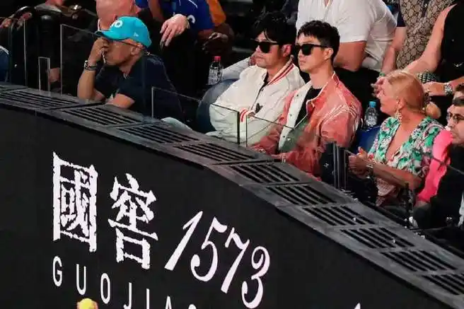 周杰伦现场观战澳网男单决赛##澳网周杰伦和昆凌分开坐##澳网2024