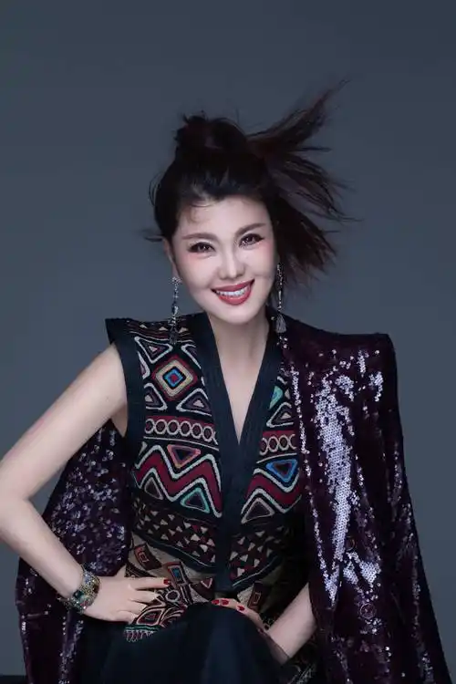 乌兰图雅画你全网上线深情的歌声描绘你的美丽