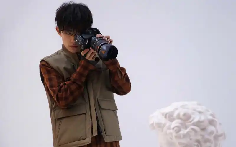 易烊千玺帅气图片桌面壁纸高清大图预览1920x1200_大陆明星下载_美桌