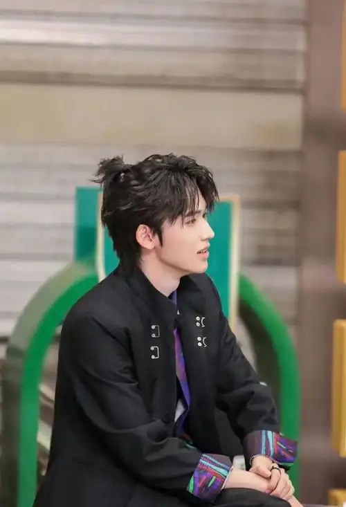 当男生开始扎小揪揪|发型|墨镜|丸子头|麻花辫|小辫子_网易订阅