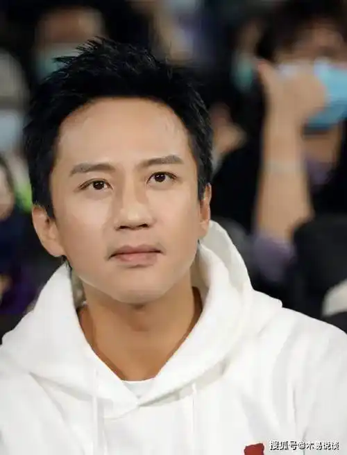 原创邓超晒74岁老母亲亲手织的袜子母爱满满非常暖心袜子大小亮了