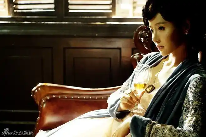 贾青《劫中劫》上演旗袍秀 绝世名伶风情万种 : 剧中贾青化身"上海