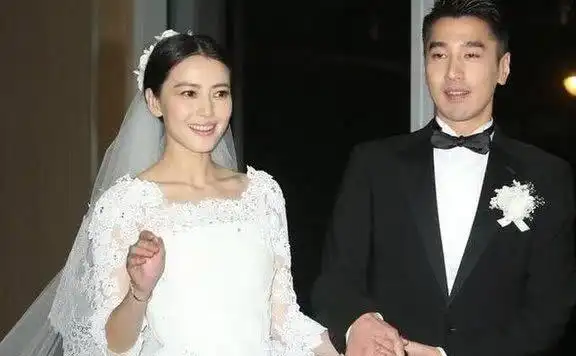 39岁高圆圆喜得双胞胎赵又廷的表现网友瞬间不淡定