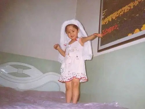 杨紫童年照首曝光 备战高考立志做专业演员