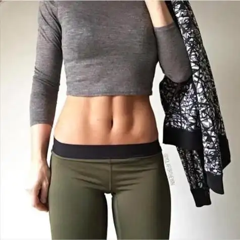 练出马甲线,重点在腹部脂肪的减少,一般女性如果做到腹部没有赘肉的