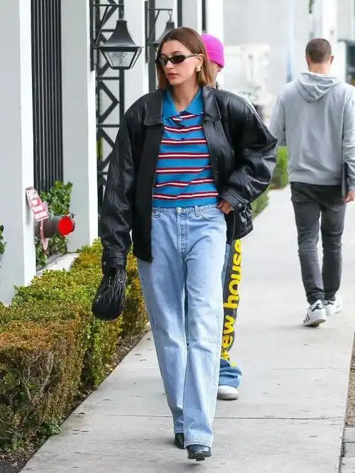 牛仔裤选款搭配指南来喽!干净利索又能迎合早秋氛围,美呆了