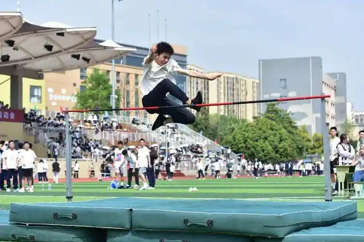 多图直击→棠外高中第二十届田径运动会_选手_赛道_开幕式