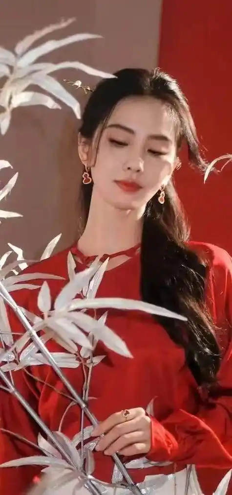 刘诗诗新年拜年装惊艳亮相,知性优雅成东方美人典范!_时尚_魅力_旗袍